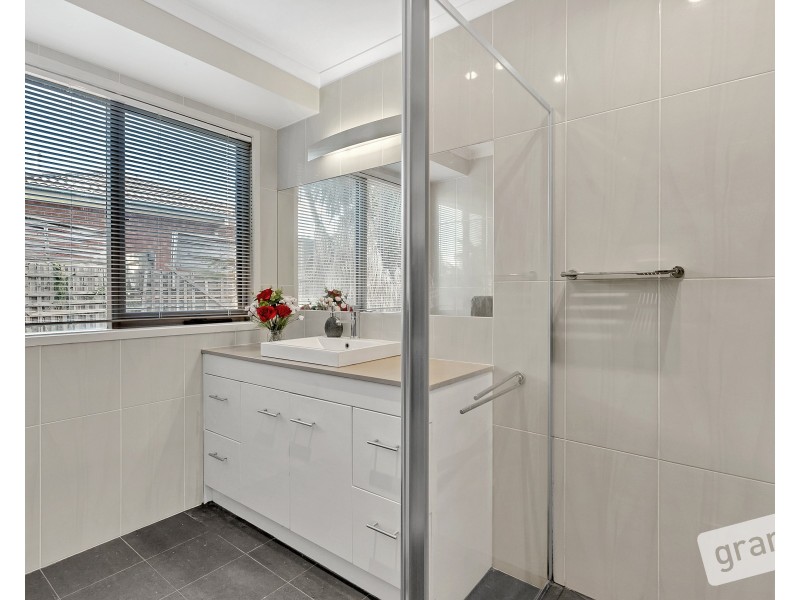 18 Pentland Drive, Narre Warren VIC 3805