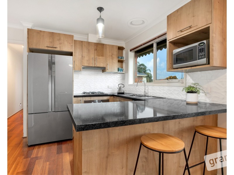 70 Chalcot Drive, Endeavour Hills VIC 3802