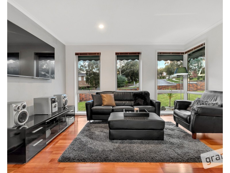 70 Chalcot Drive, Endeavour Hills VIC 3802