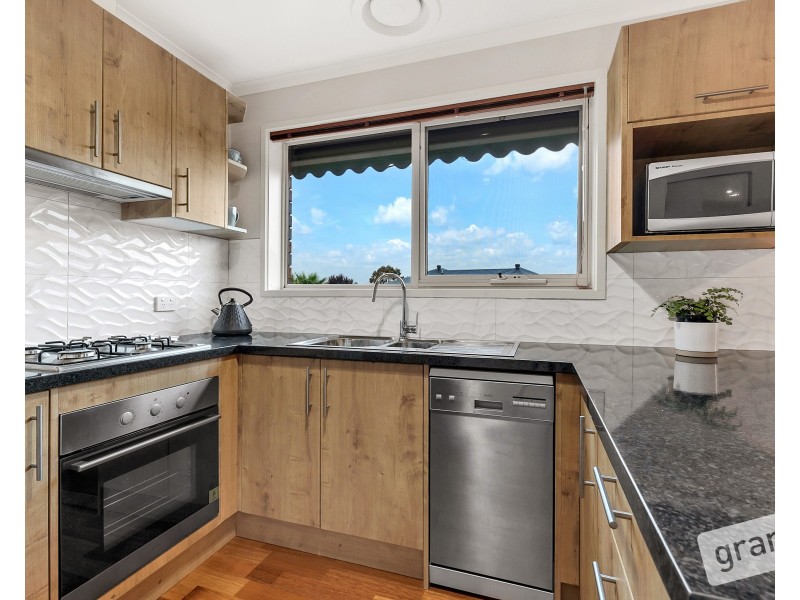 70 Chalcot Drive, Endeavour Hills VIC 3802