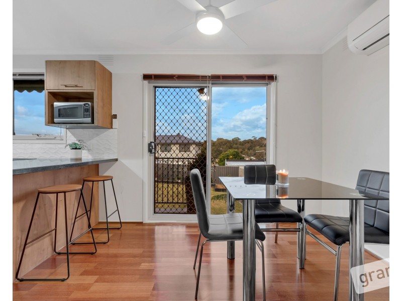 70 Chalcot Drive, Endeavour Hills VIC 3802