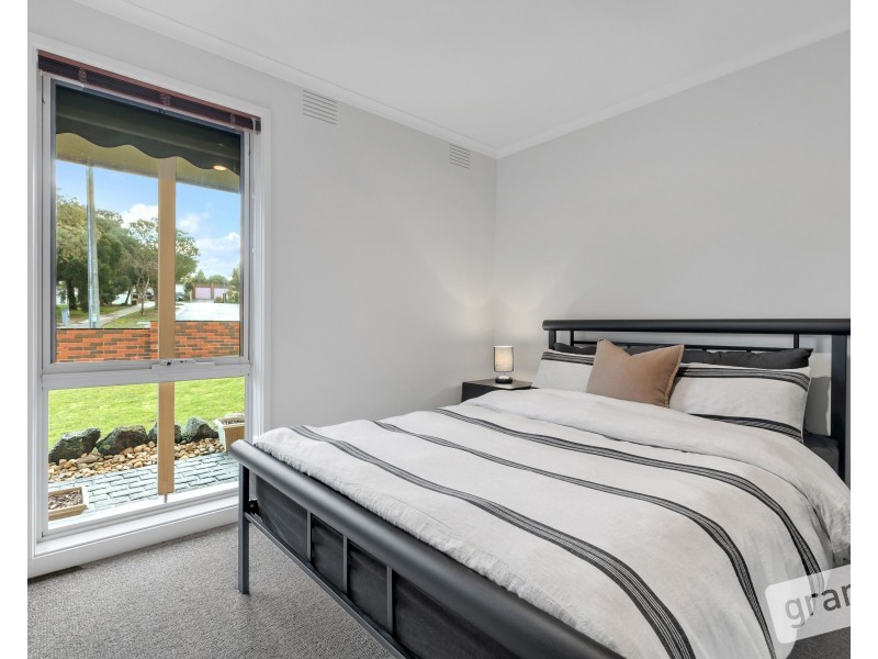 70 Chalcot Drive, Endeavour Hills VIC 3802