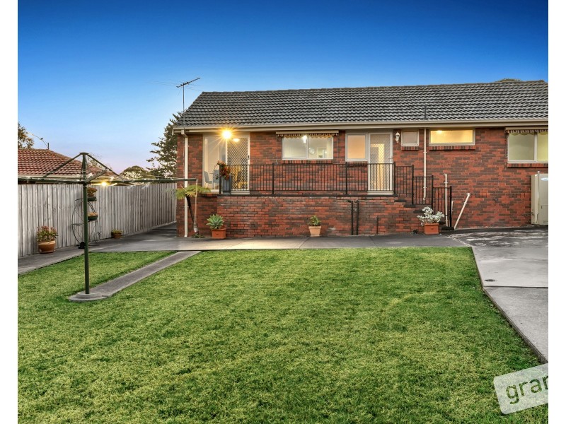 70 Chalcot Drive, Endeavour Hills VIC 3802