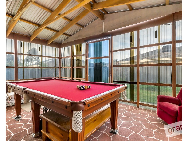 2 Merrowland Avenue, Cranbourne North VIC 3977