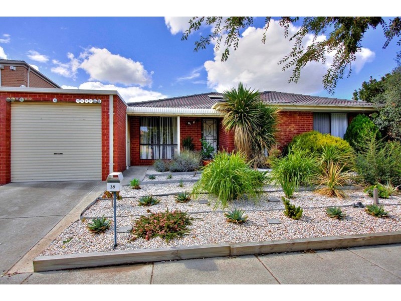 38 Lakeview Drive, Narre Warren South VIC 3805