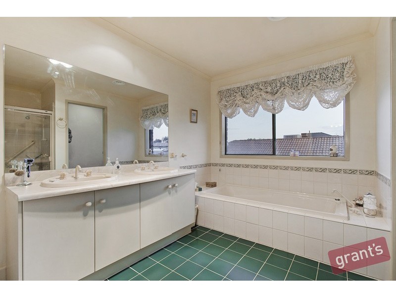 16 Caulfield Court, Narre Warren VIC 3805
