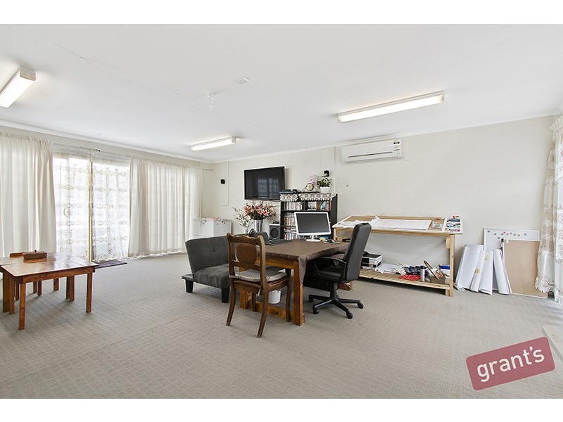 8 Canterbury Close, Narre Warren VIC 3805
