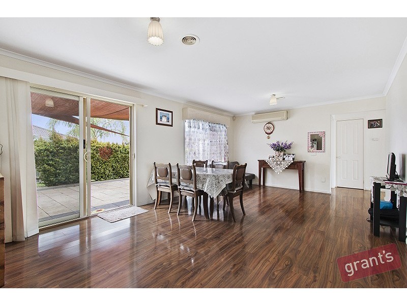 8 Canterbury Close, Narre Warren VIC 3805