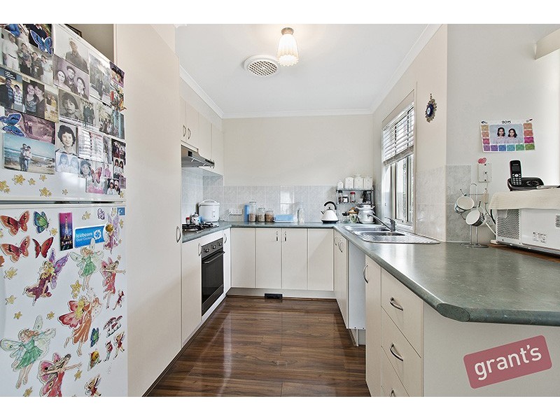 8 Canterbury Close, Narre Warren VIC 3805