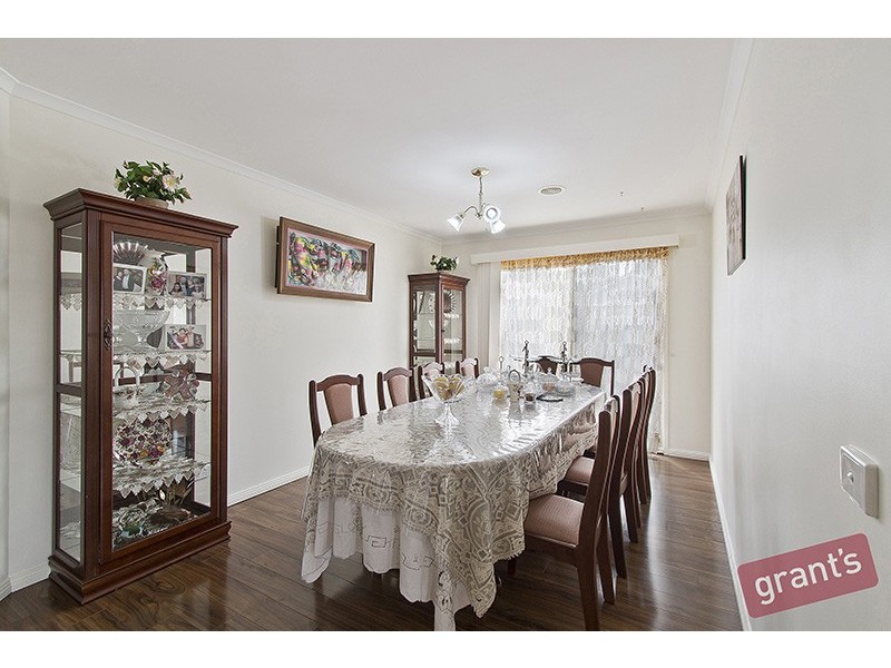 8 Canterbury Close, Narre Warren VIC 3805
