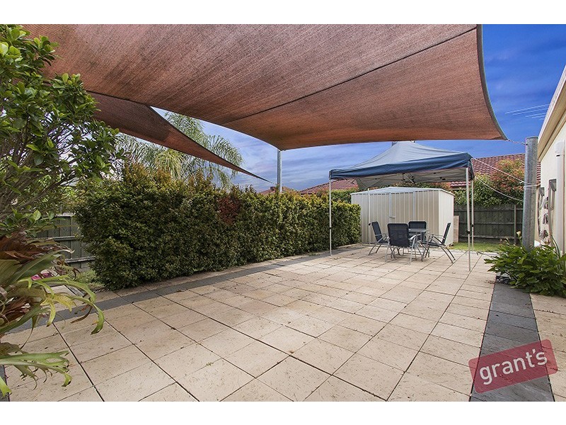 8 Canterbury Close, Narre Warren VIC 3805