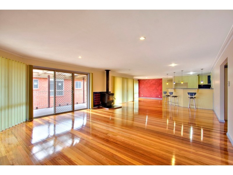 7 The Oaks, Narre Warren VIC 3805