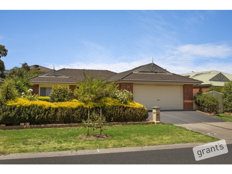 38 Kingston Avenue, Narre Warren South VIC 3805