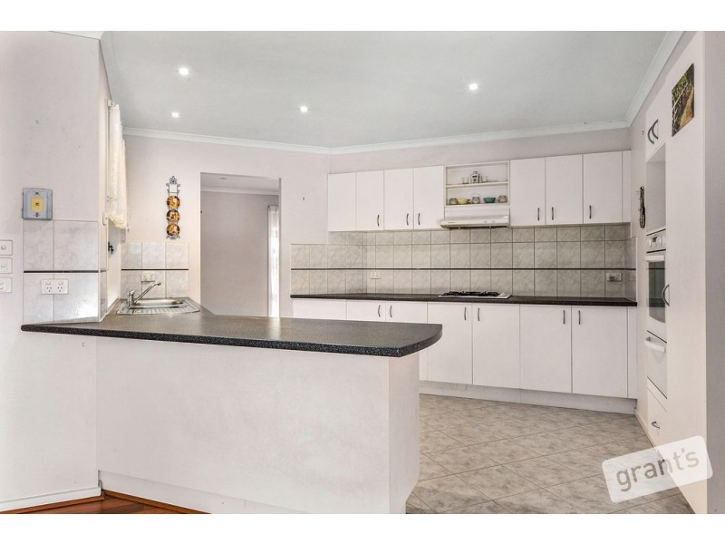 38 Kingston Avenue, Narre Warren South VIC 3805