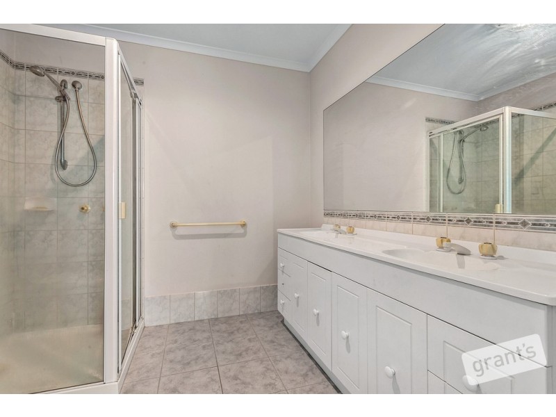 38 Kingston Avenue, Narre Warren South VIC 3805