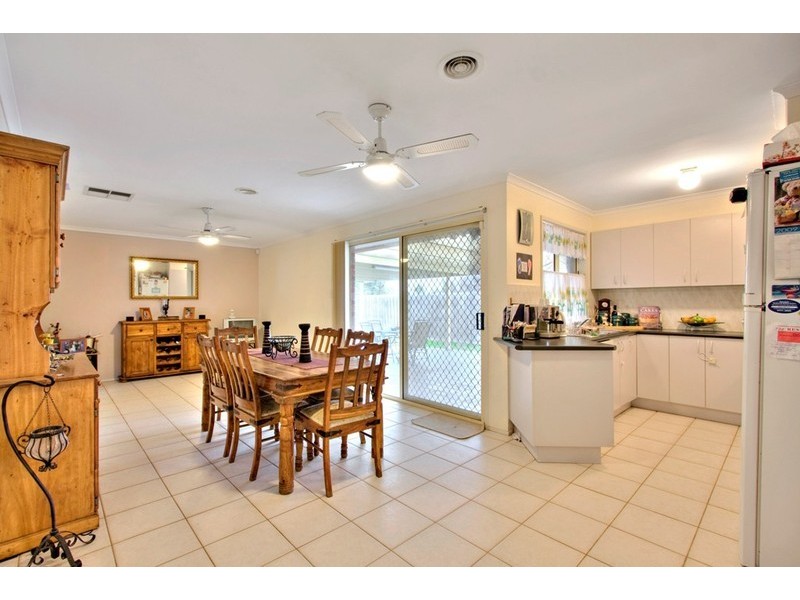 37 Amberly Park Drive, Narre Warren South VIC 3805