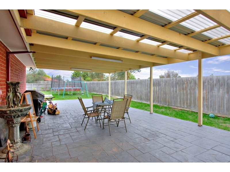 37 Amberly Park Drive, Narre Warren South VIC 3805