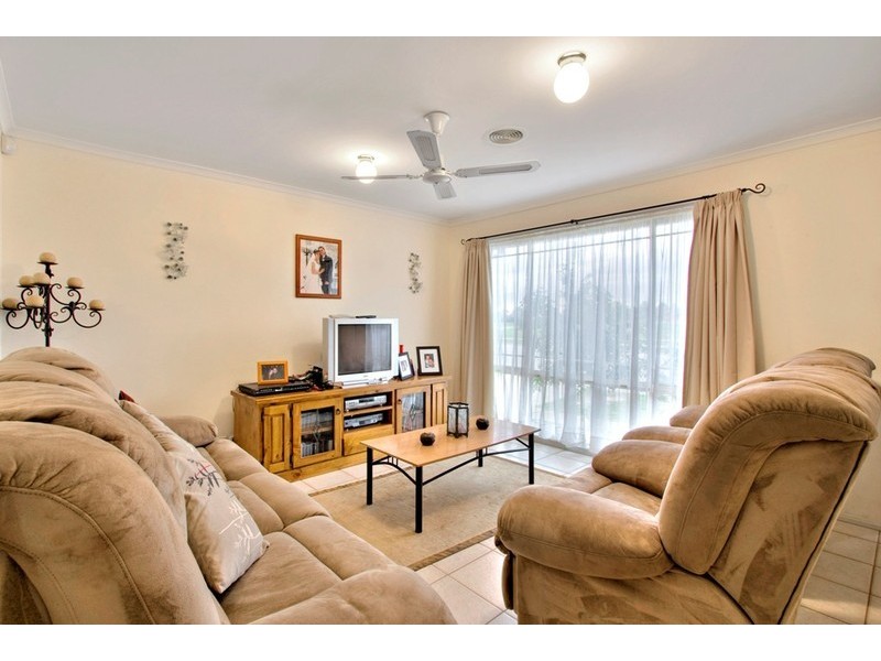 37 Amberly Park Drive, Narre Warren South VIC 3805