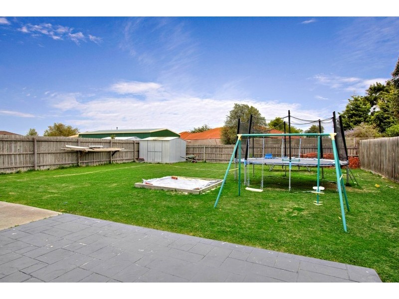 37 Amberly Park Drive, Narre Warren South VIC 3805