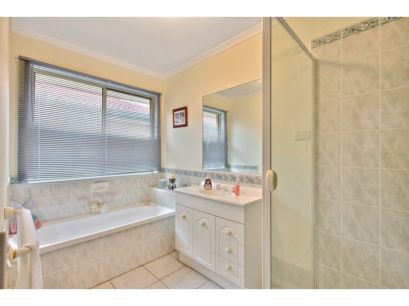 37 Amberly Park Drive, Narre Warren South VIC 3805