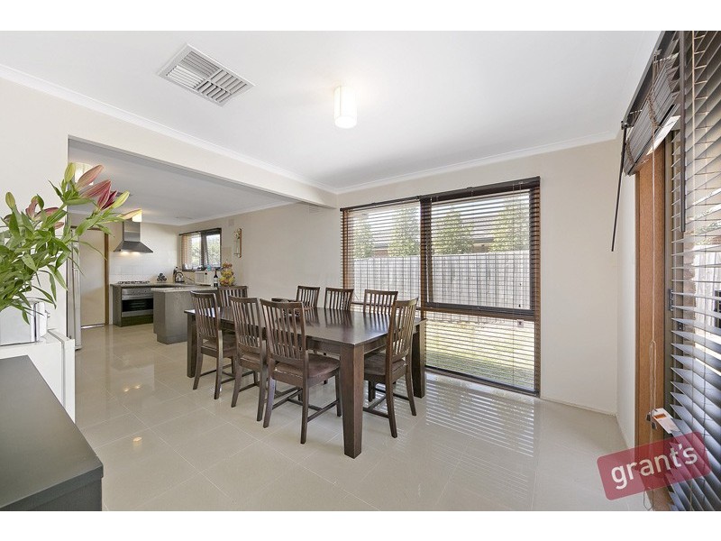 16 Darling Way, Narre Warren VIC 3805