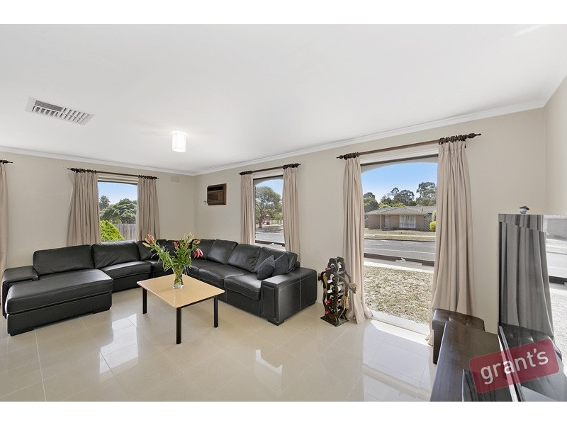 16 Darling Way, Narre Warren VIC 3805