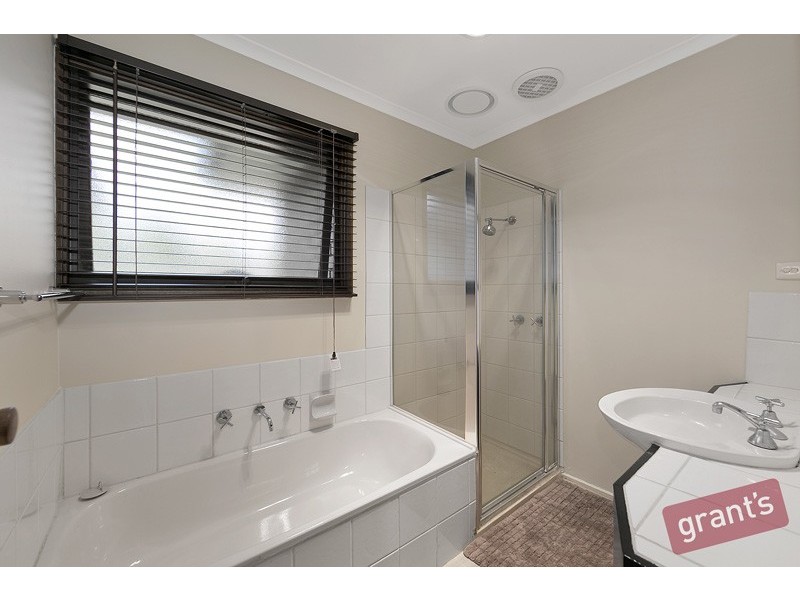 16 Darling Way, Narre Warren VIC 3805