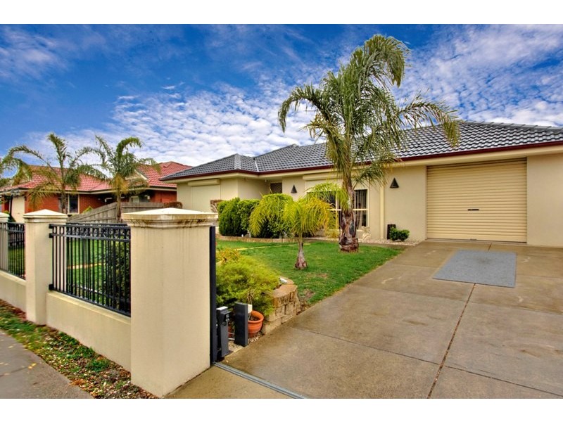 16 Strathaird Drive, Narre Warren South VIC 3805