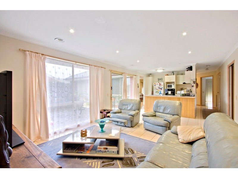 16 Strathaird Drive, Narre Warren South VIC 3805