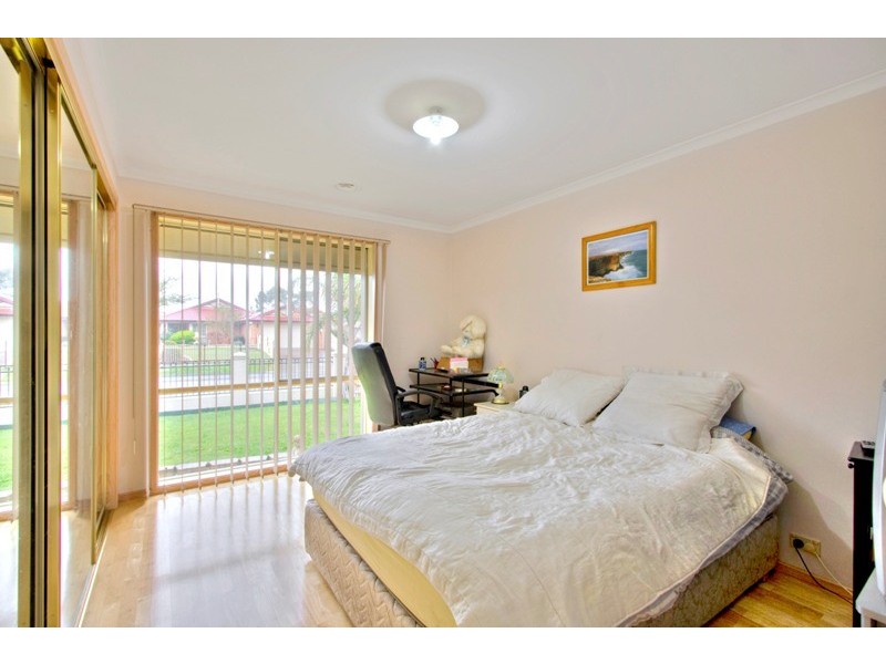 16 Strathaird Drive, Narre Warren South VIC 3805