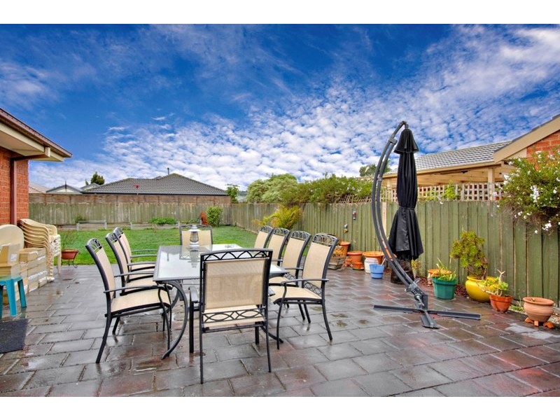 16 Strathaird Drive, Narre Warren South VIC 3805