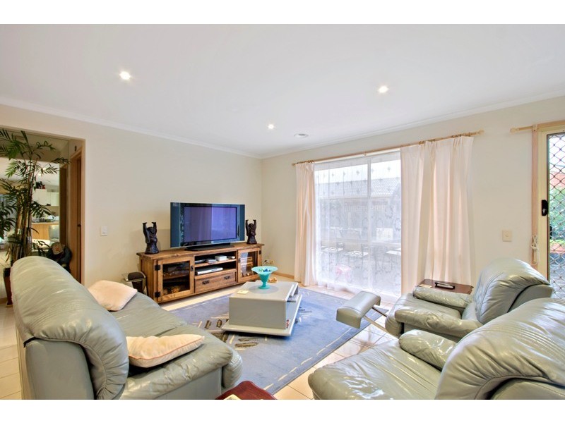 16 Strathaird Drive, Narre Warren South VIC 3805