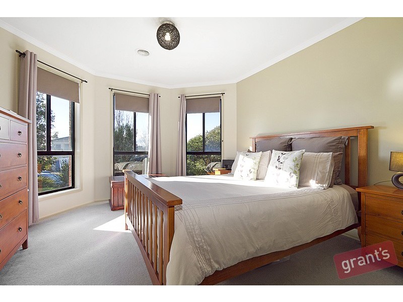 18 Burlington Chase, Hampton Park VIC 3976