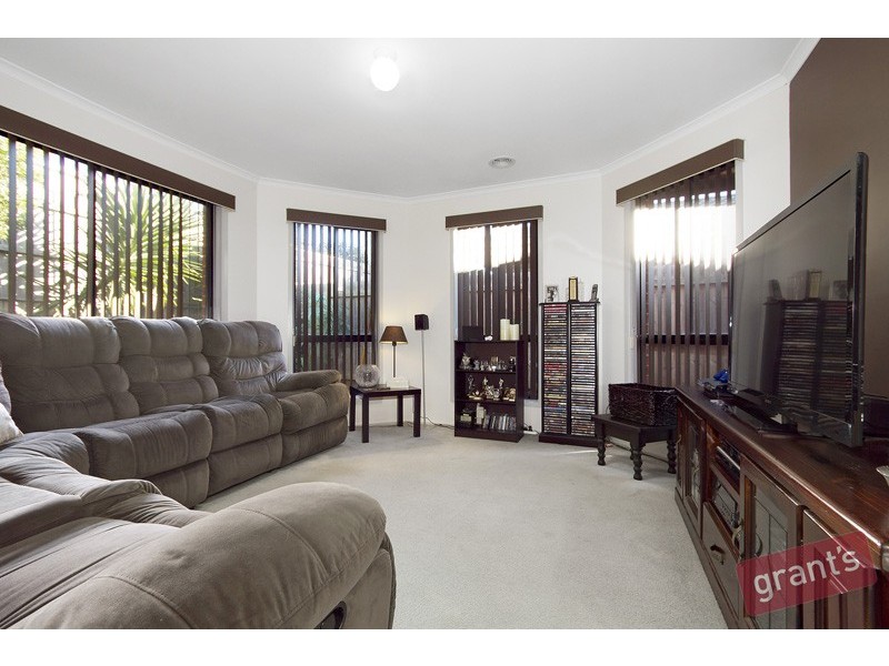 18 Burlington Chase, Hampton Park VIC 3976