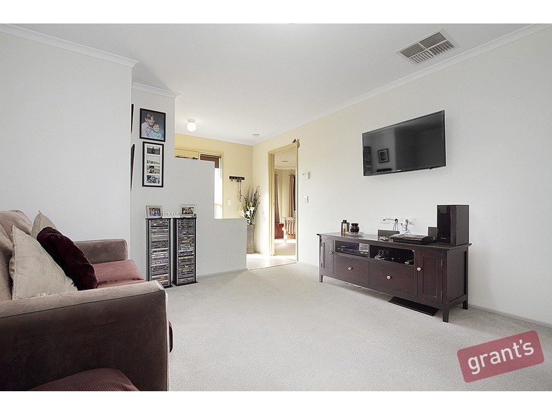 18 Burlington Chase, Hampton Park VIC 3976