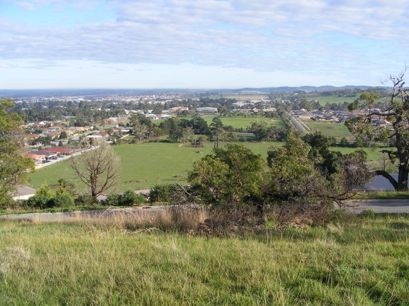 28 (Lot 583) Highland Drive, Pakenham VIC 3810