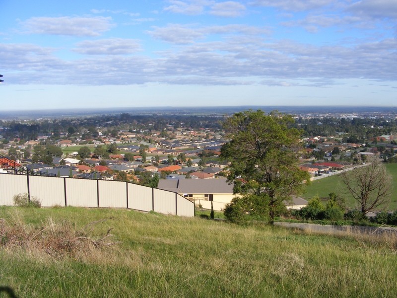 28 (Lot 583) Highland Drive, Pakenham VIC 3810