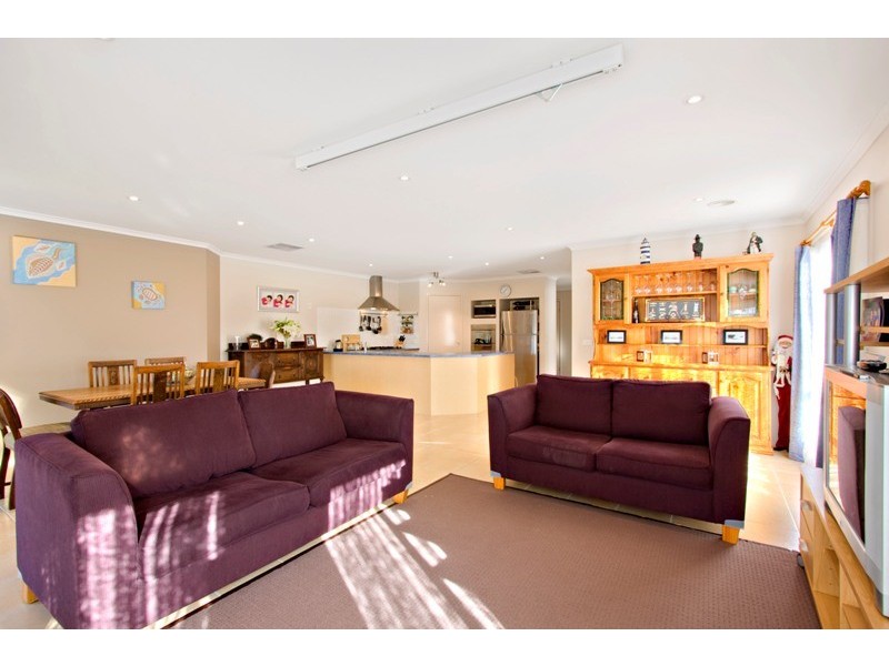 52 Community Parade, Narre Warren South VIC 3805