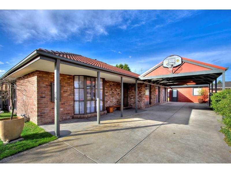 67 Girvan Circuit, Endeavour Hills VIC 3802