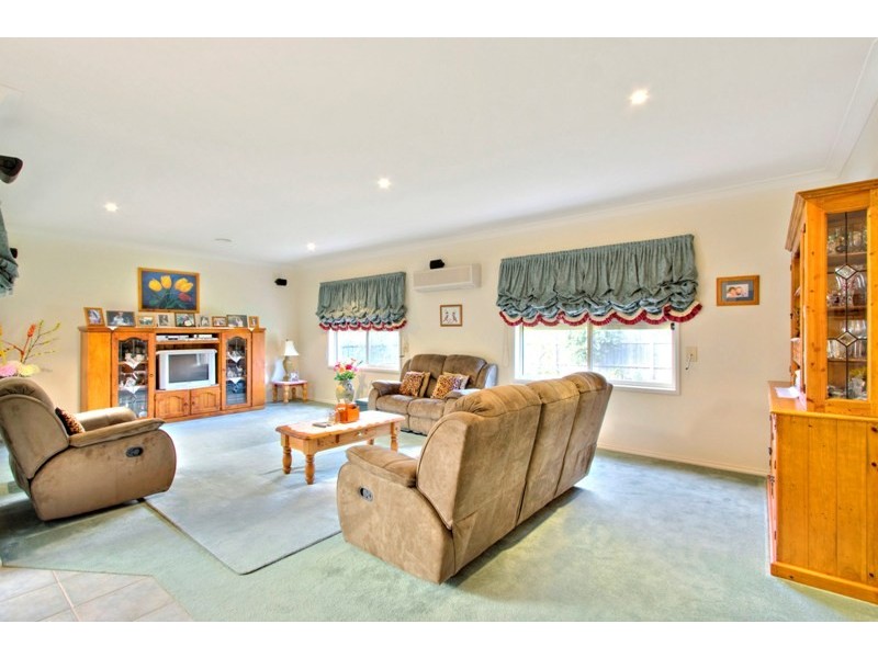 9 Cromford Crescent, Narre Warren South VIC 3805