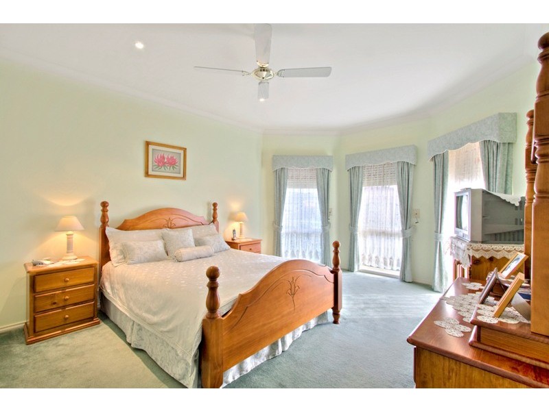 9 Cromford Crescent, Narre Warren South VIC 3805