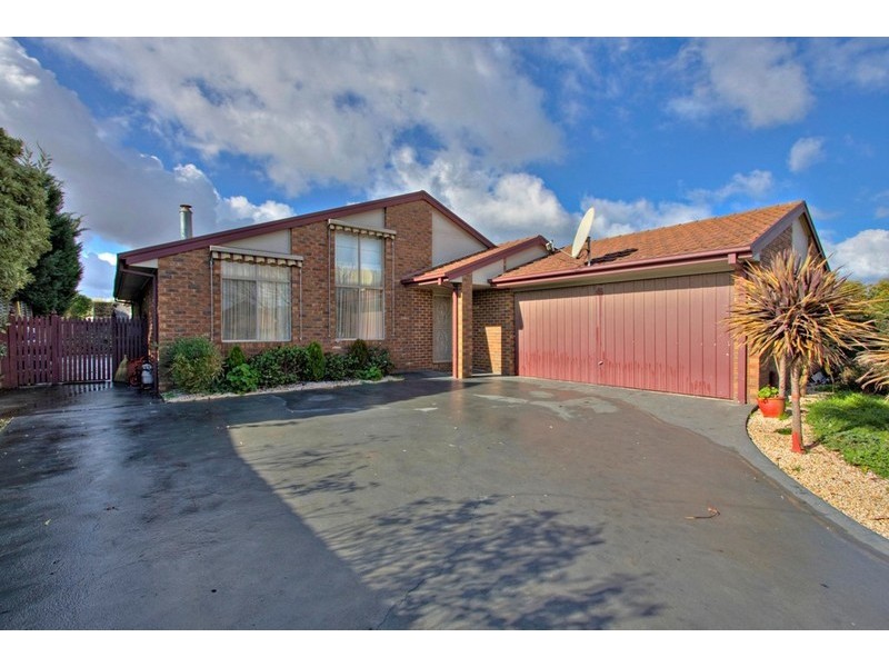 10 Scarborough Drive, Narre Warren South VIC 3805