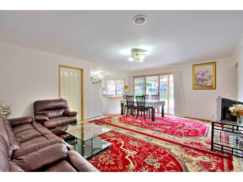 10 Scarborough Drive, Narre Warren South VIC 3805