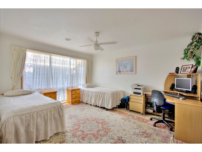 10 Scarborough Drive, Narre Warren South VIC 3805