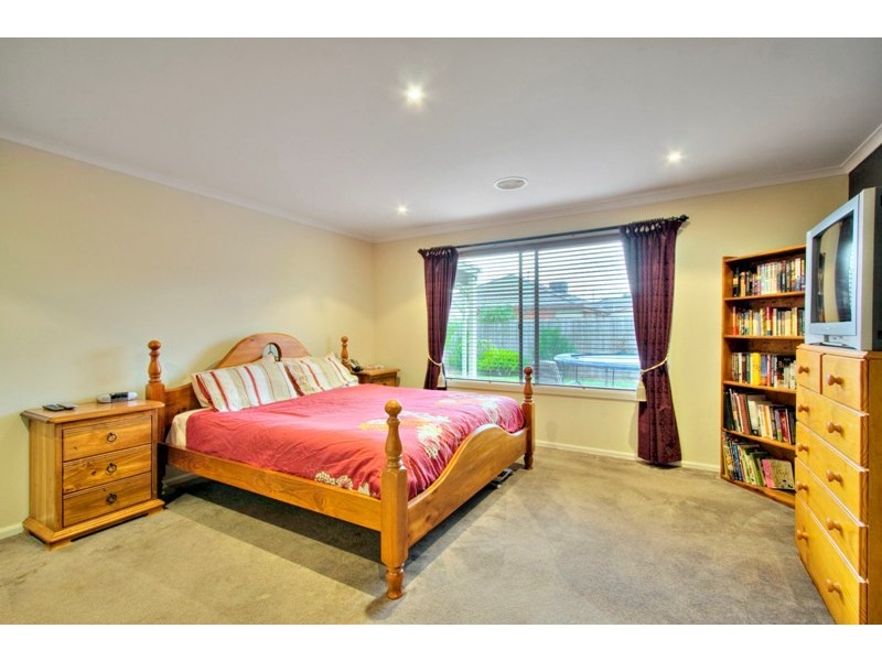 2 St Remy Court, Narre Warren South VIC 3805