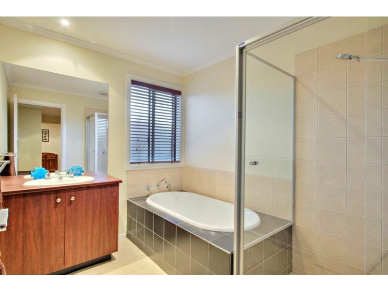 2 St Remy Court, Narre Warren South VIC 3805