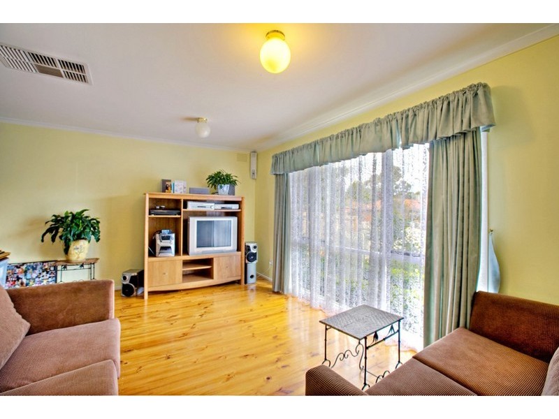 17 Upton Crescent, Narre Warren VIC 3805