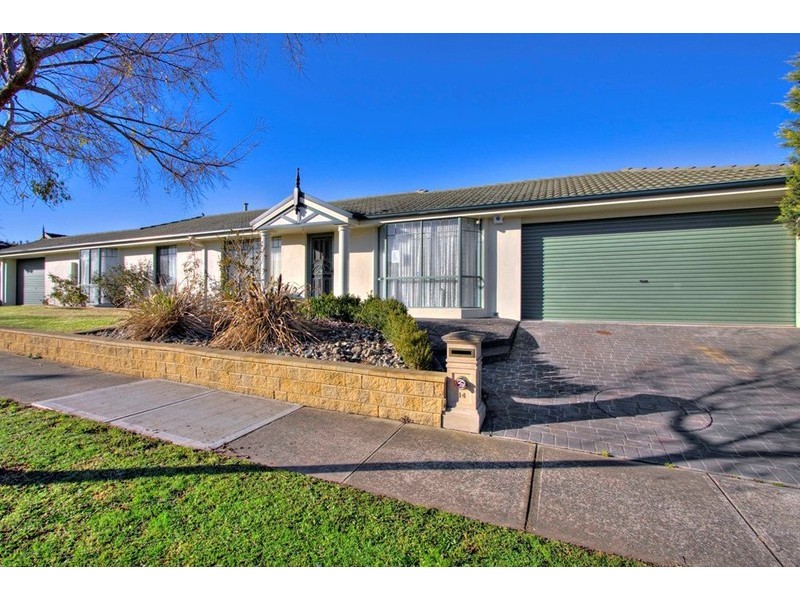 14 Artists Crescent, Narre Warren South VIC 3805