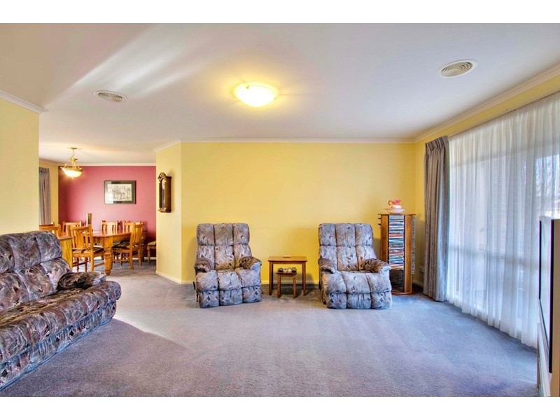 26 Mayfair Crescent, Narre Warren VIC 3805