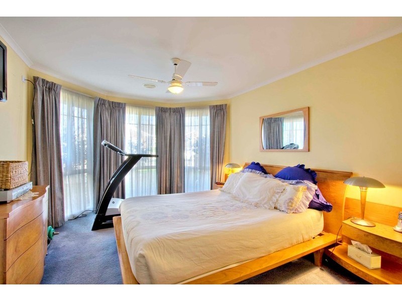 26 Mayfair Crescent, Narre Warren VIC 3805